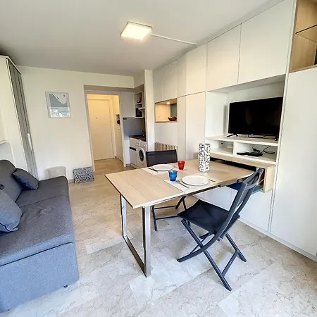 Apartment Superbe Studio, Piscine 330l Giov *