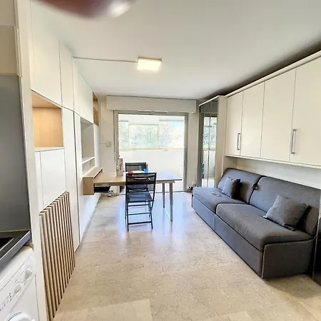 Superbe Studio, Piscine 330l Giov Apartment